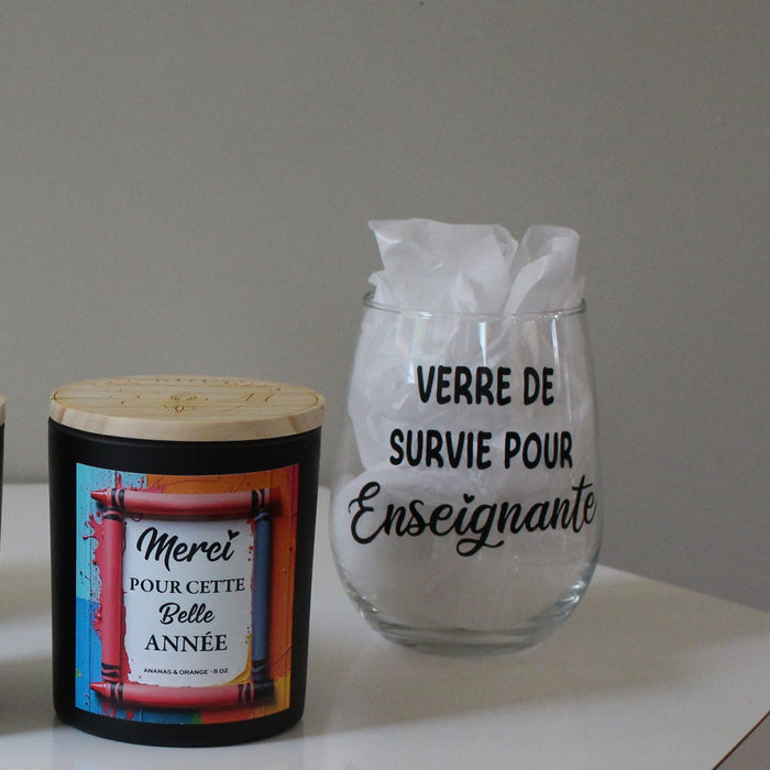 bougie

8 oz

chandelle

candle

duo

duo magnifique

enseignante

professeure

éducatrice

merci de m'avoir aidé à grandir

verre de survie pour enseignante

verre

coupe de vin

coupe de vin personnalisée

soja

parfum envoûtant

fragrance

arômes

cadeau fin d'année

fin des classes

garderie

arôme naturel

odeur

fraicheur

parfum doux

parfum frais

gift teacher

cadeau élégant

ensemble cadeau

cadeau original

cadeau

cadeaux