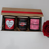 bougie

candle

arômes

8 oz

chandelle

boite cadeau

gift

fragrance

cadeau st valentin

St-valentin

irrésistible

mystérieux

rouge

roses

amour

dose d'amour

i love you

i love

love

selflove

pipe

veut tu une pipe

smell good

fraicheur

soja

parfum envoûtant

