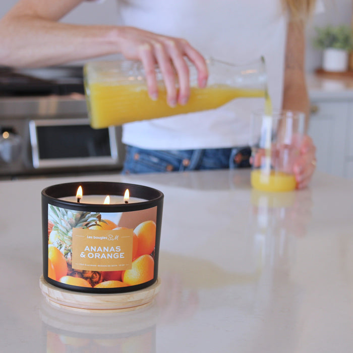 bougie , 8 oz , 12 oz , petit bougie , grosse bougie , 3 mèches , ananas et orange , fruitée , été , agrumes , cire de soja , parfumer , candle , soya wax , entreprise québécoise , entreprise bougie, Outaouais , fait a la main , pot élégant , pineapple , achat local , juteux , lumineuse , ensoleillé , journée , pineapple , ca sent l'été