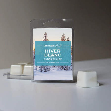 arômes

3 oz

cube de cire

masculine

cube

masculin

wax

wax melts

waxmelt

cire de soja

odeur captivante

parfum délicat

fraicheur

hiber

hiver

Hiver Blanc

winter

white winter

sapin

sapin beaumier

camphrées d'épinettes

pine