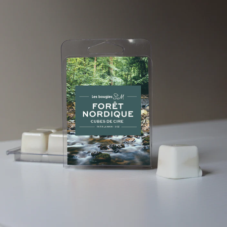 Cubes de cire - Forêt Nordique épinettewaxmeltwax meltswaxsojasapin beaumiersapinrond et fraisparfum fraisodeur estivalfruitéefruitéfraicheur structurantefraicheur estivalefraicheurfondantestivaleenveloppantcube de cirecire de soyacire de sojacamphrées d'épinettesarômesair frais